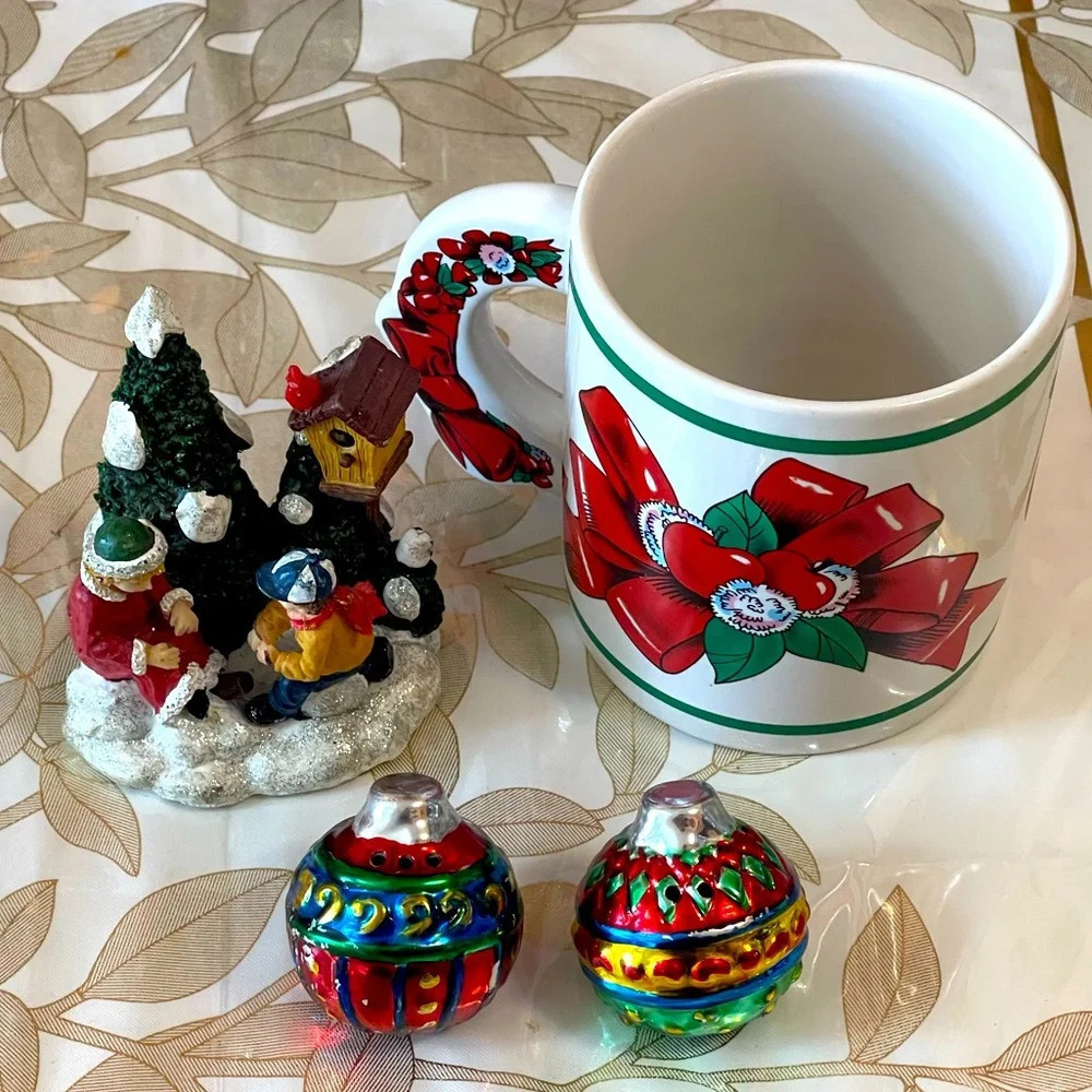 Set of 3 VTG  merry Christmas Holiday Coffee Tea Mug   ornament, salt/paper